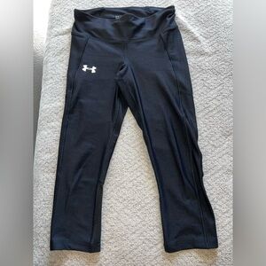 Under Armour women S Black crop Leggings with White Logo running yoga athletic